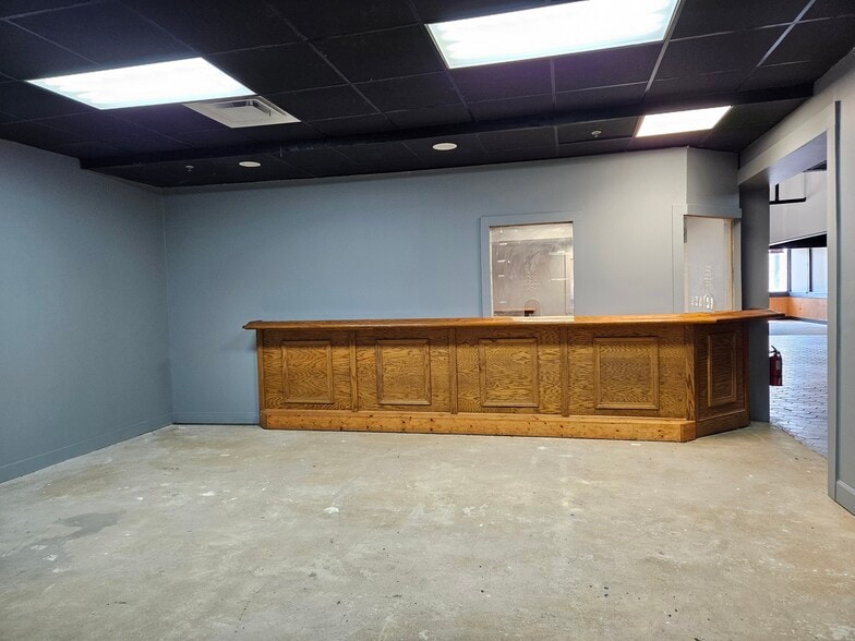 More Photos Of 835 S Main St, Kernersville Bar For Lease