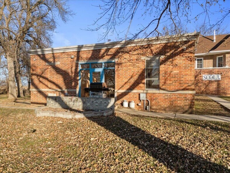 More Photos Of 21551 270th St, Mc Clelland Office For Sale