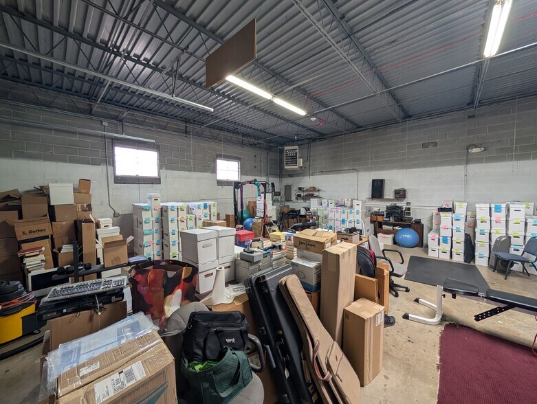 More Photos Of 227 James St, Bensenville Warehouse For Lease