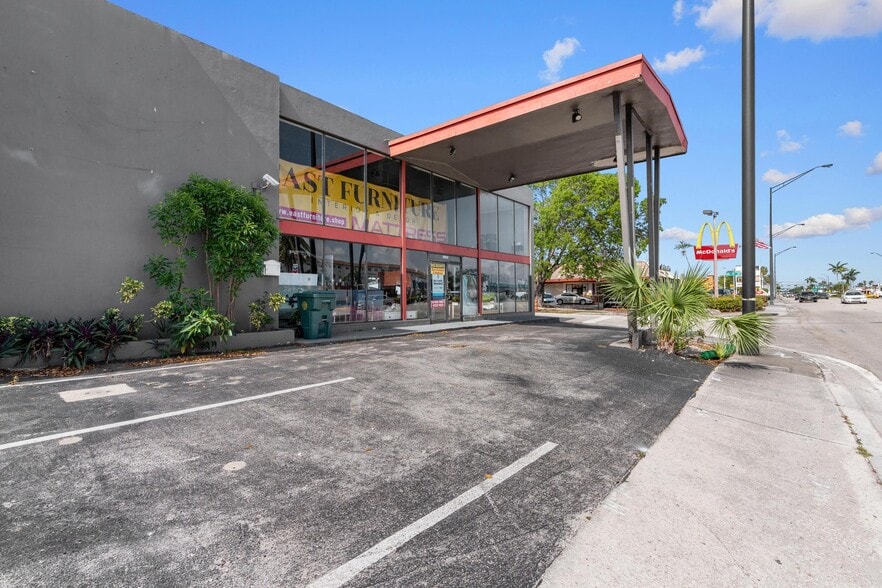 More Photos Of 1500 E Commercial Blvd, Fort Lauderdale Freestanding For Lease