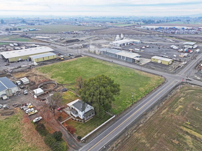 More Photos Of 300 Factory Rd, Sunnyside Land For Sale