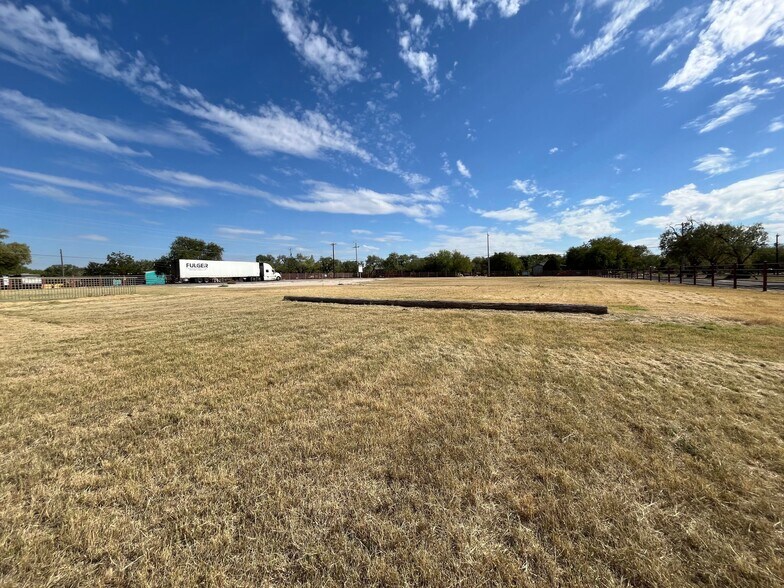 More Photos Of 4515 Smith Rd, Von Ormy Truck Terminal For Lease