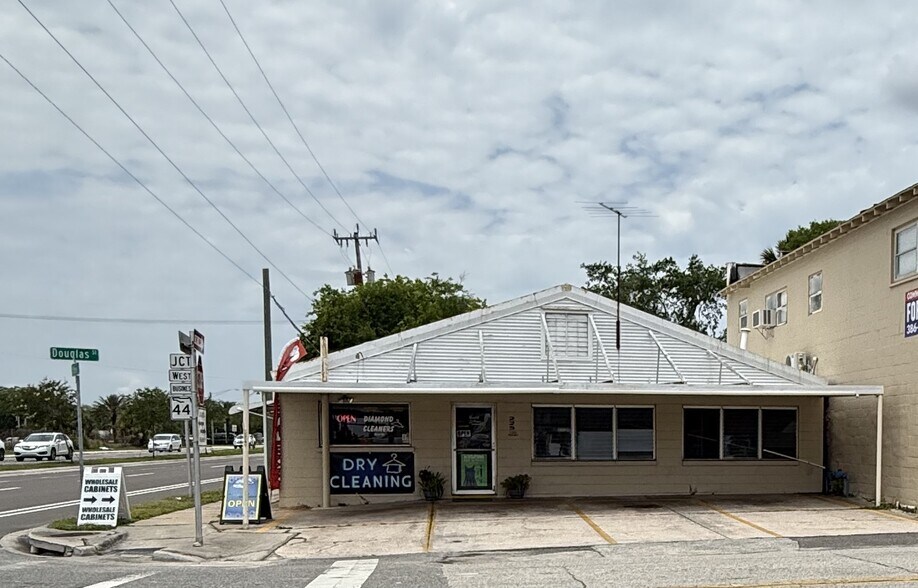 More Photos Of 225 S Dixie Fwy, New Smyrna Beach Showroom For Sale