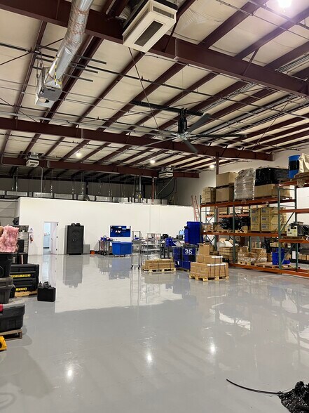 More Photos Of 128 Commercial Dr, Mooresville Warehouse For Lease