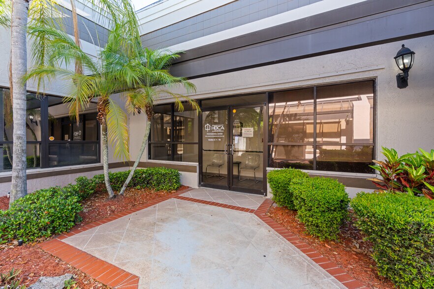More Photos Of 1500 W Eau Gallie Blvd, Melbourne Office For Lease