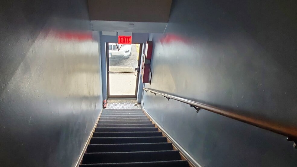 More Photos Of 1346 W Irving Park Rd, Bensenville Storefront Retail Residential For Sale