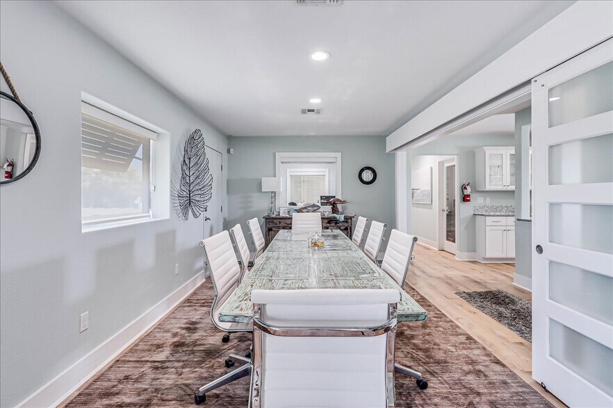 More Photos Of 121 Cut Off Rd, Port Aransas Office For Sale