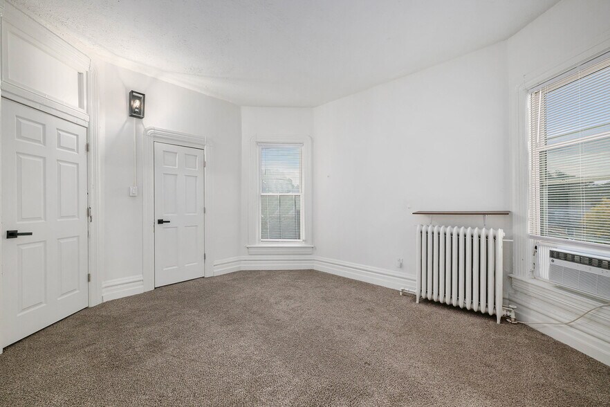 More Photos Of 2501 Poppleton Ave, Omaha Apartments For Sale