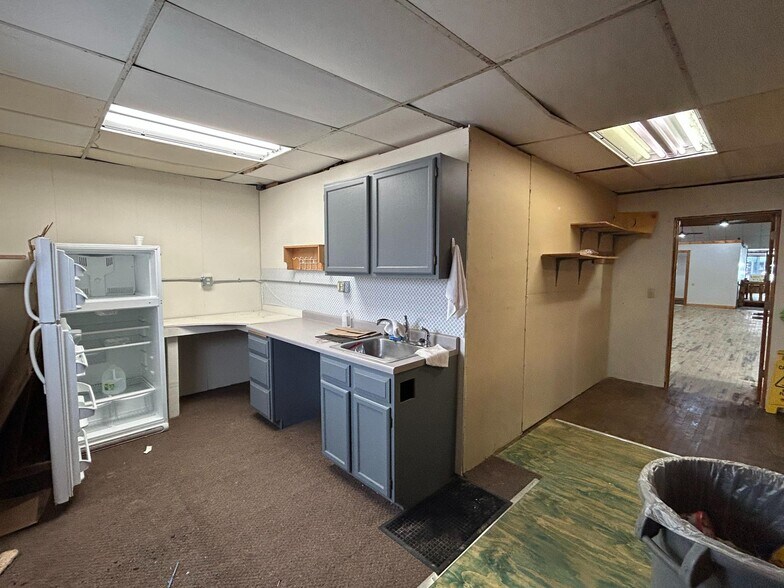 More Photos Of 212 N Main St, Ainsworth Loft Creative Space For Sale