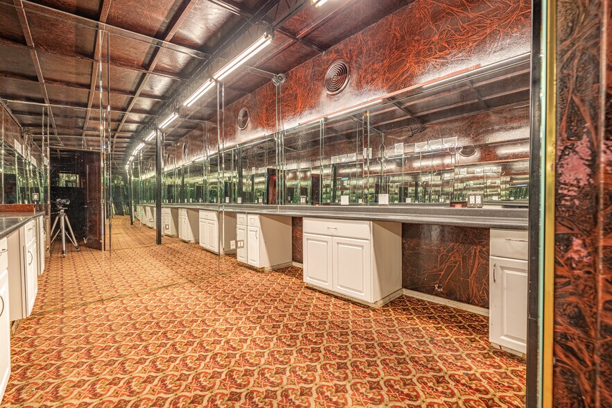 More Photos Of 21516 Sherman Way, Canoga Park Bar For Sale