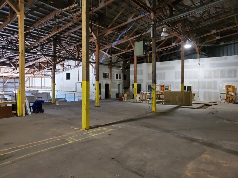 More Photos Of 1700 Iron King Rd, Ironwood Warehouse For Sale