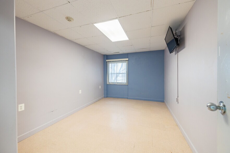 More Photos Of 6902 Chicago Rd, Warren Schools For Sale