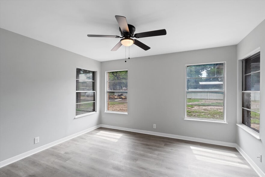 More Photos Of 10205 Old Manchaca Rd, Austin Flex For Lease