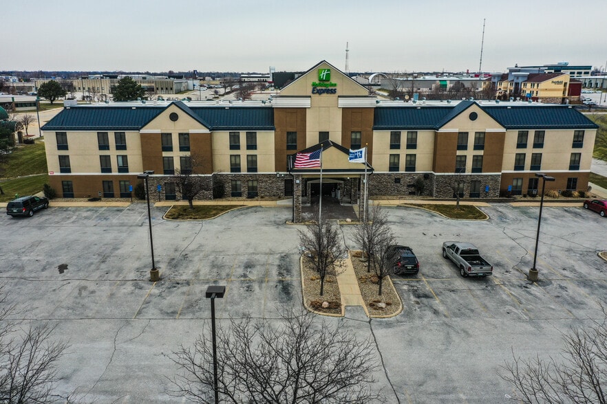 More Photos Of 1230 Collins Rd NE, Cedar Rapids Hotel For Sale