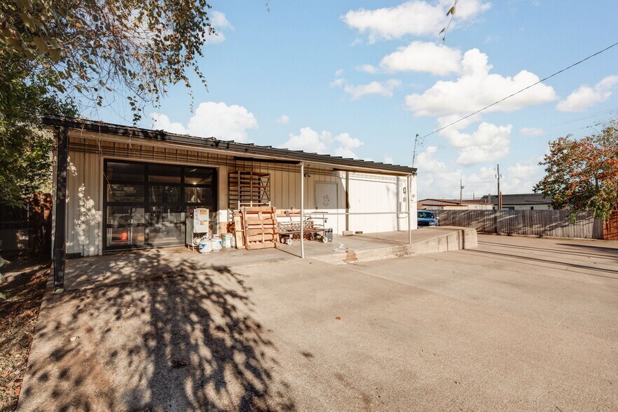 More Photos Of 2606 S Texas Ave, Bryan Restaurant For Sale