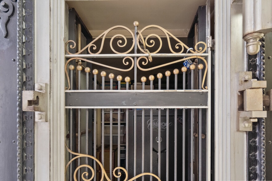 More Photos Of 200 E Central Ave, Belton Office Residential For Sale