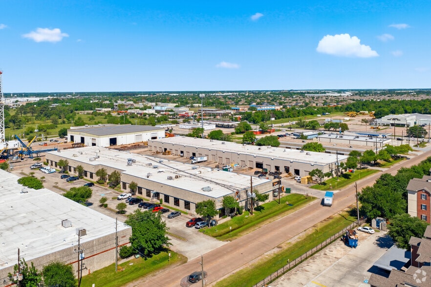 More Photos Of 18207 Chisholm Trl, Houston Unknown For Lease