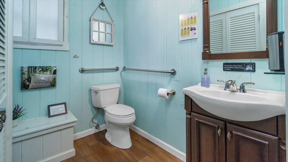 More Photos Of , Cutchogue Office For Sale