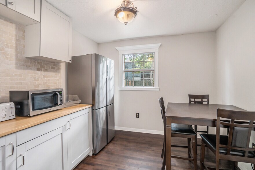 More Photos Of 329 Pauls Dr, Brandon Office Residential For Sale