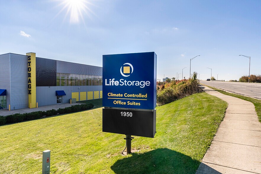 More Photos Of 1950 N Washington St, Naperville Self Storage For Lease