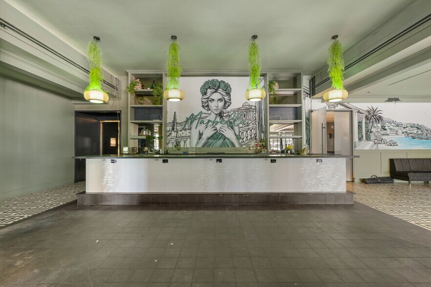 More Photos Of 24 Navy Pier Ct, Staten Island Restaurant For Lease