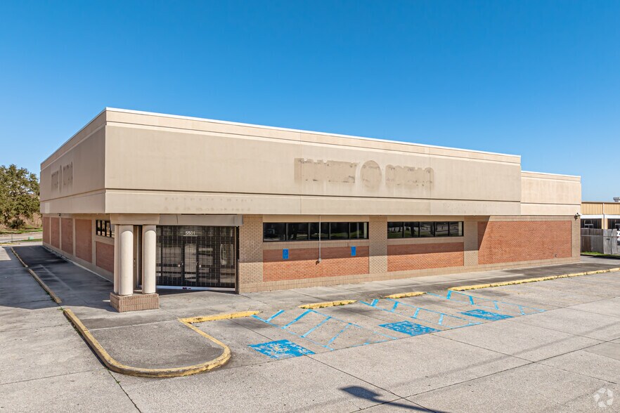 Primary Photo Of 5501 Crowder Blvd, New Orleans Storefront Retail Office For Lease
