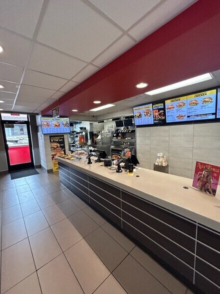 More Photos Of 300 Grant Rd, East Wenatchee Fast Food For Lease