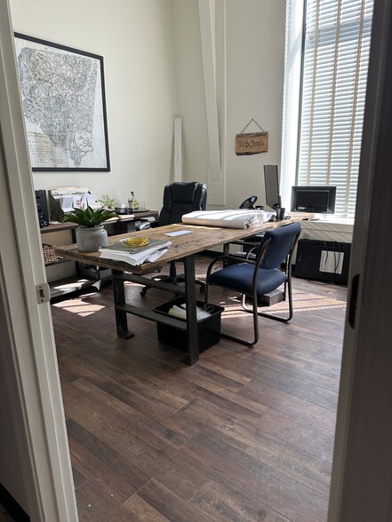 More Photos Of 607 Woodbrook Dr, Charlottesville Freestanding For Lease