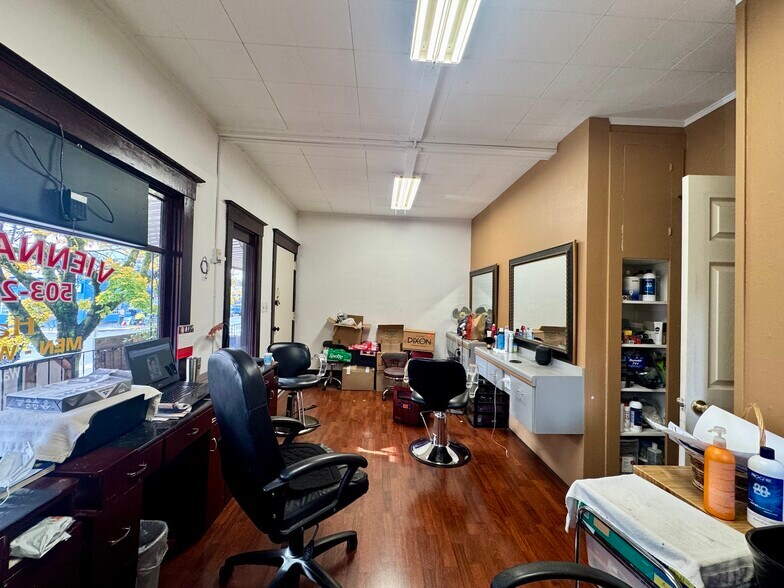 More Photos Of 1405 NE Broadway St, Portland Storefront Retail Office For Lease