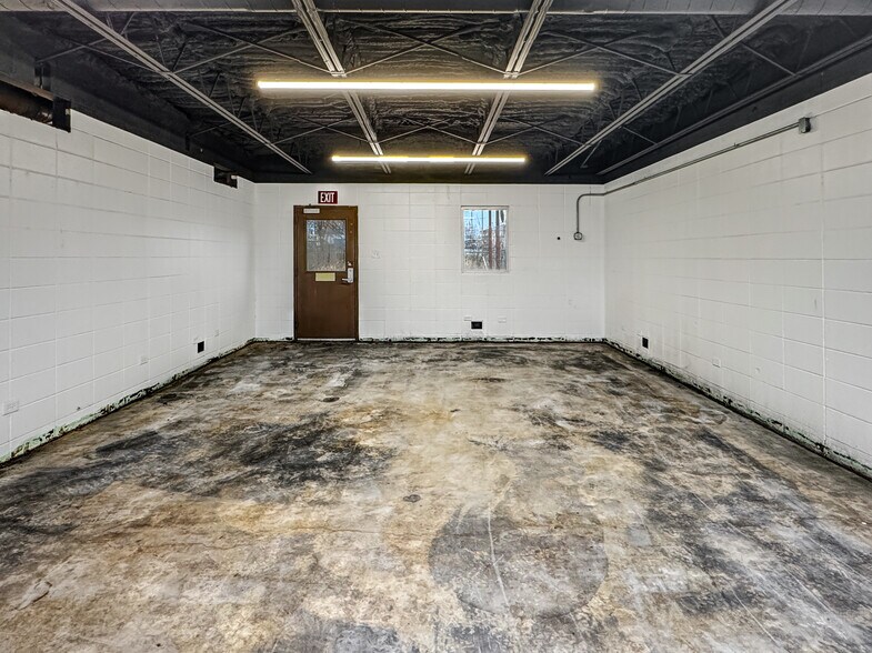 More Photos Of 313 Franklin Ave, Union Light Distribution For Sale