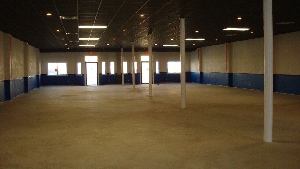 More Photos Of 138 Live Oak St, Marlin Storefront Retail Office For Sale