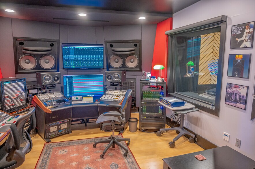 More Photos Of 3711 FM 484, Fischer Specialty For Sale