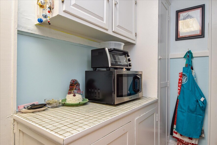 More Photos Of 1911 Memorial Ave SW, Roanoke Office Residential For Sale