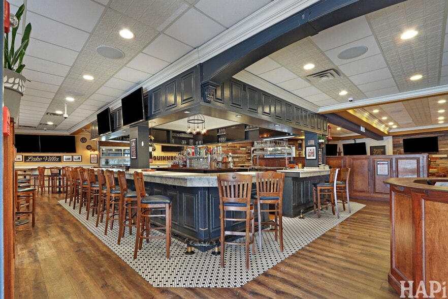 More Photos Of 10 W Grand Ave, Lake Villa Restaurant For Sale
