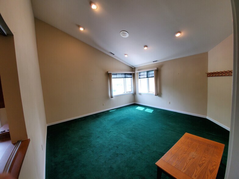 More Photos Of 920 Lawn Ave, Sellersville Medical For Sale