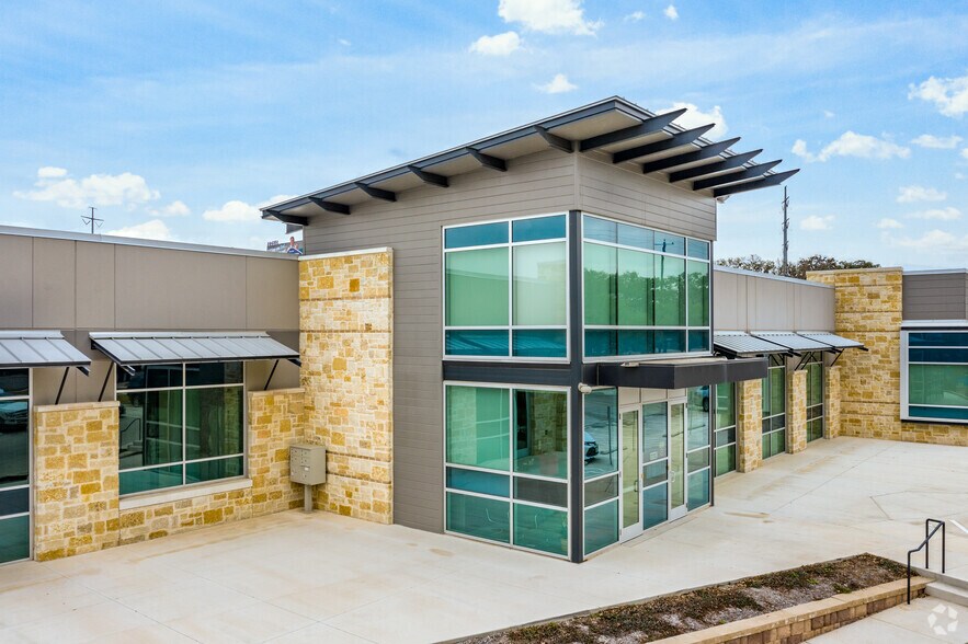 More Photos Of 17215 Jones Maltsberger Rd, San Antonio Office For Lease