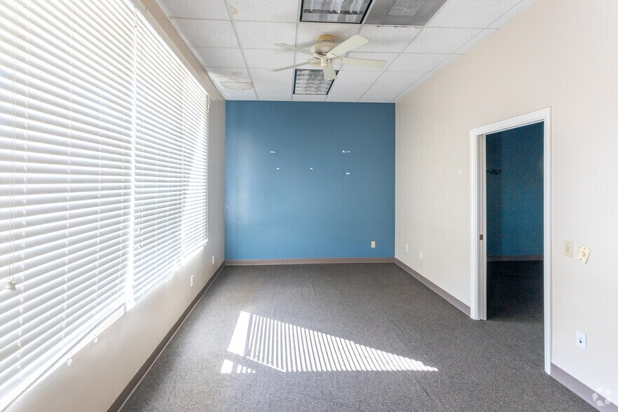 More Photos Of 940 E Valley Pky, Escondido Unknown For Lease