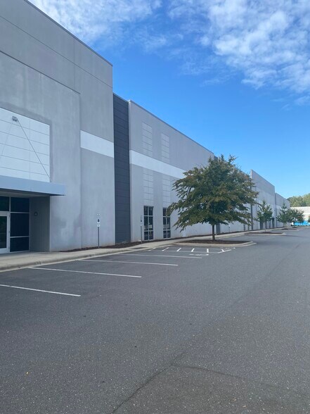 More Photos Of 3830 Parrott Dr, Charlotte Warehouse For Lease