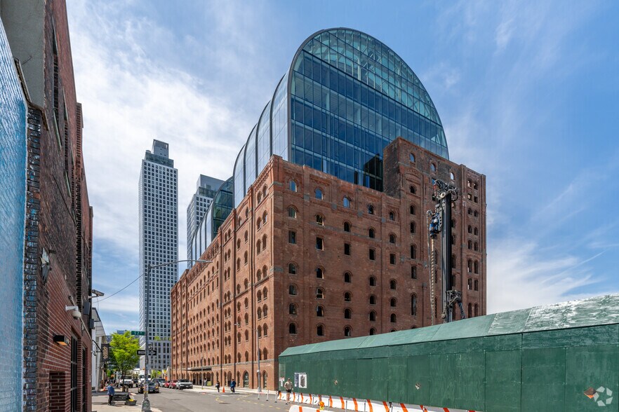 More Photos Of 300 Kent Ave, Brooklyn Office For Lease