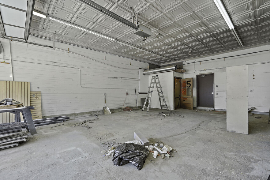 More Photos Of 43 E Colonial Hwy, Hamilton Restaurant For Sale