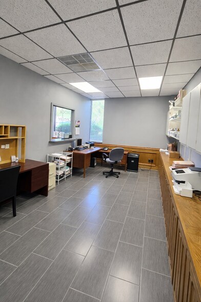 More Photos Of 5913-5921 Lovell Ave, Fort Worth Office For Sale
