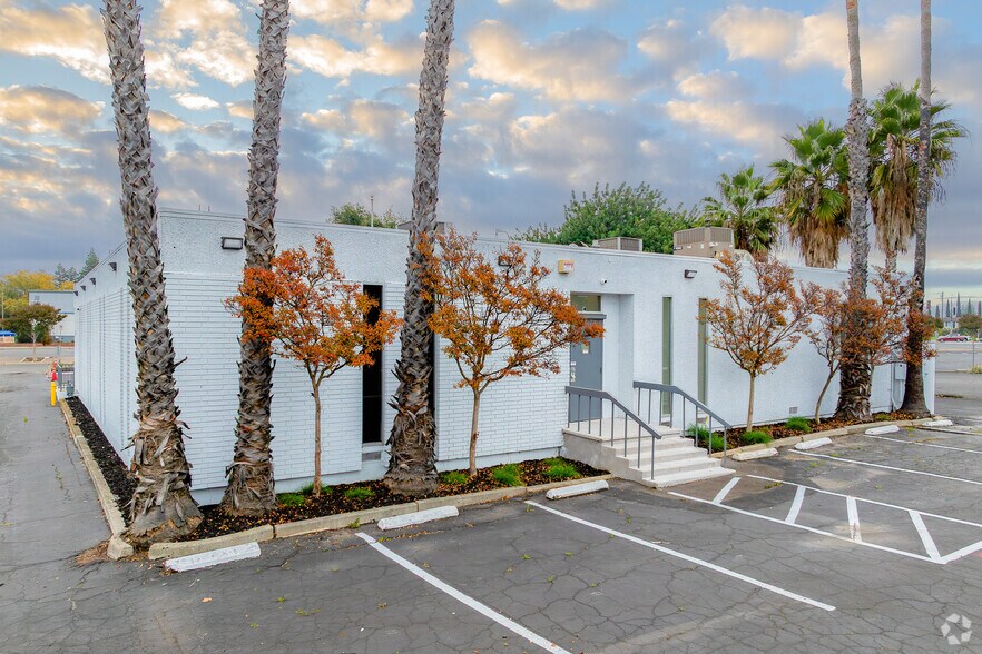 More Photos Of 5223 N El Dorado St, Stockton Office For Lease