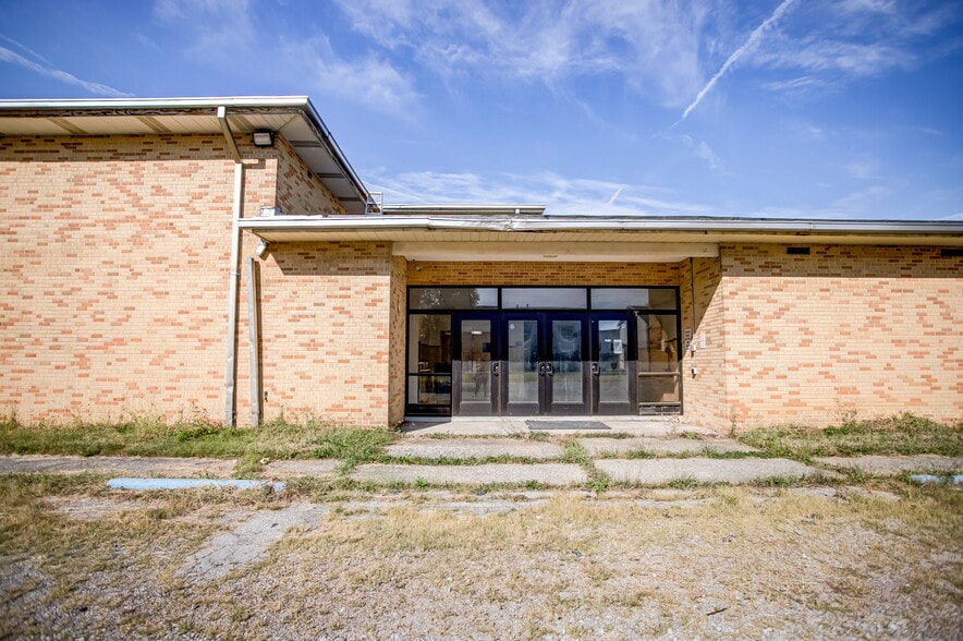 More Photos Of 1901 Mascoutah Ave, Belleville Schools For Sale