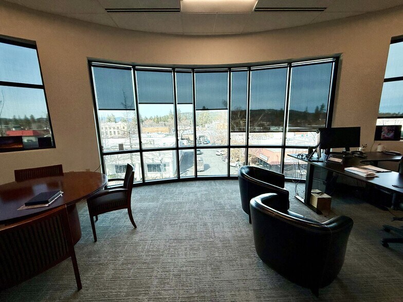 More Photos Of 550 NW Franklin Ave, Bend Medical For Lease