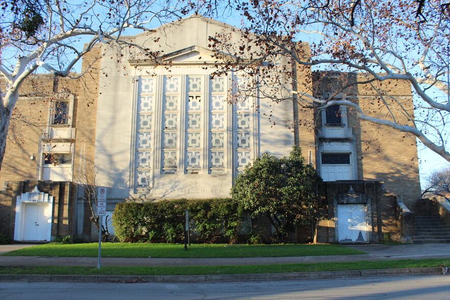 Primary Photo Of 1519 Circle Park Blvd, Fort Worth Religious Facility For Sale