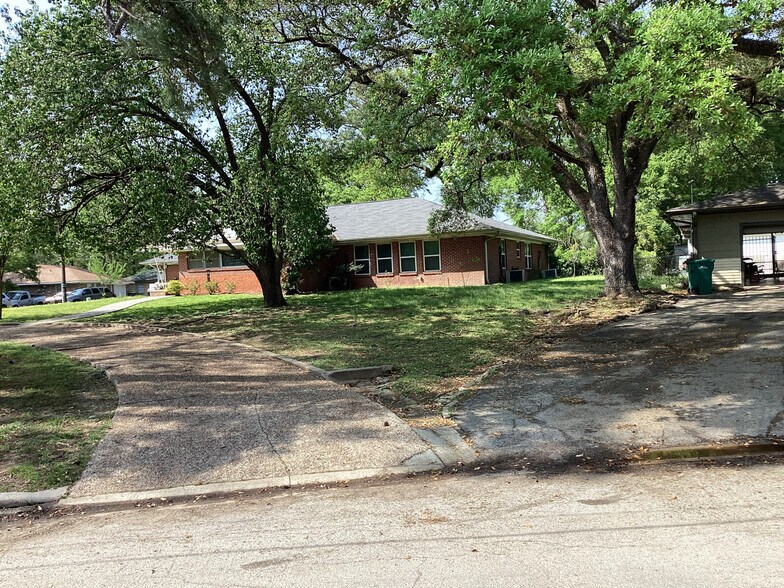 More Photos Of 302 Conroe Dr, Conroe Assisted Living For Sale