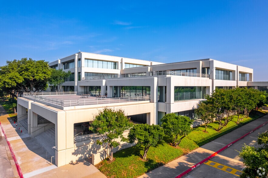 More Photos Of 901 S Central Expy, Richardson Office For Lease