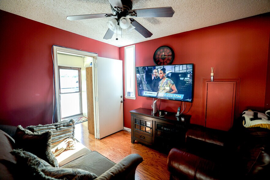 More Photos Of 221 S Preston St, Marksville Hotel For Sale