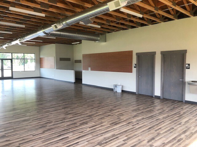 More Photos Of 805 Dominion Dr, Hudson Freestanding For Lease