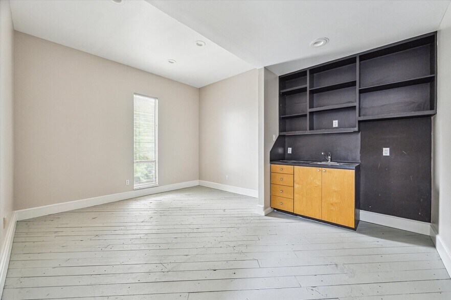 More Photos Of 10 Alabama Ct, Houston Office Residential For Sale